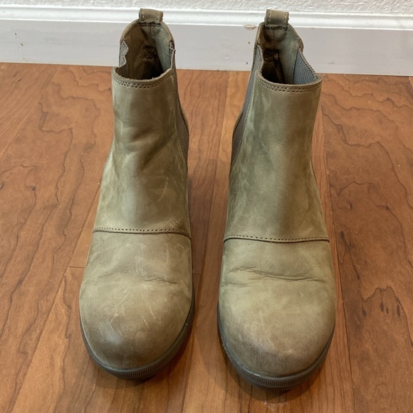 Sorel Women's Joan Of Arctic Slip On Wedge Tan Boots Size 9 - Picture 2 of 7